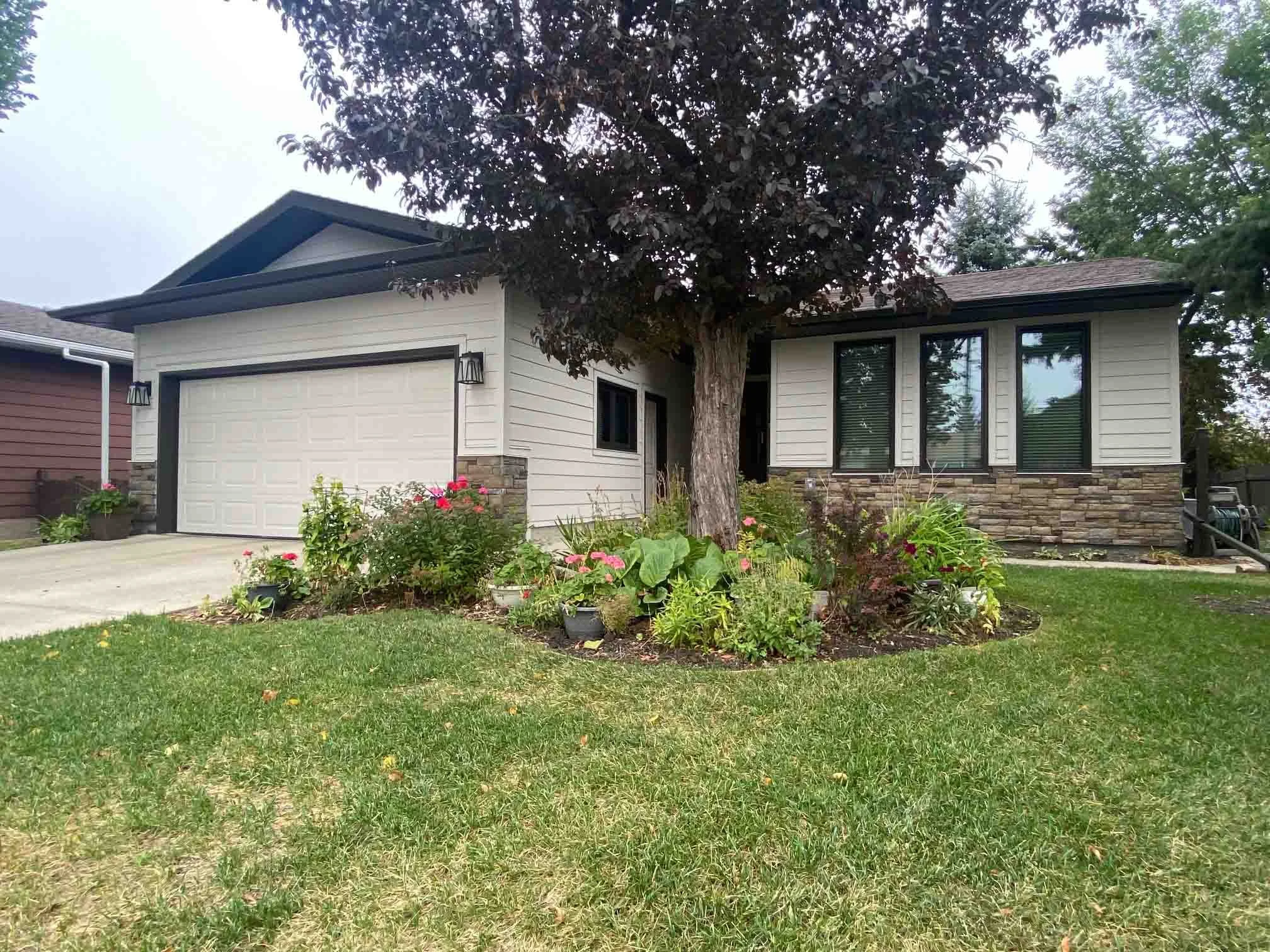 Older Edmonton home with new Hardie cobblestone siding installed as part of an exterior renovation.