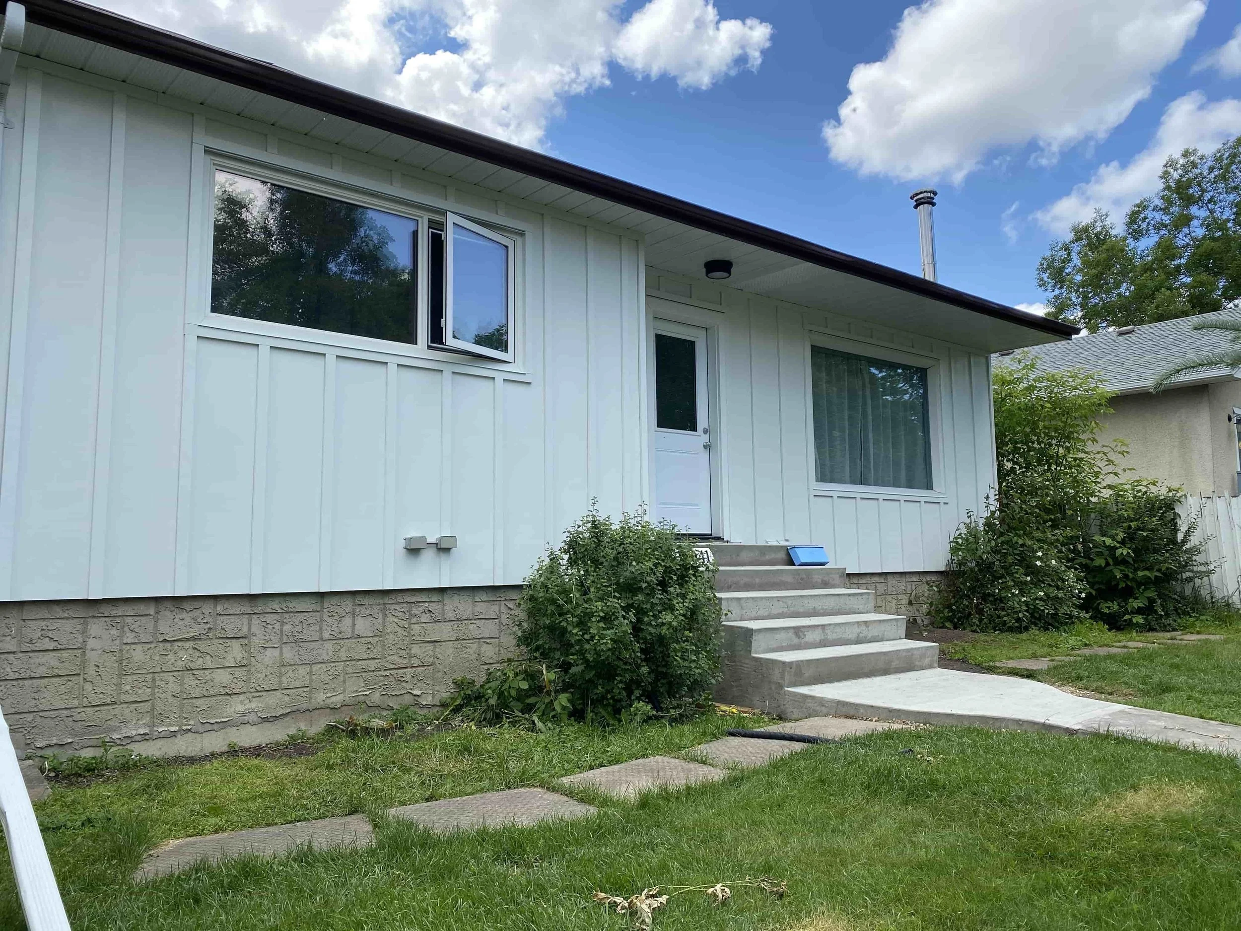 Hardie Board & Batten Arctic White