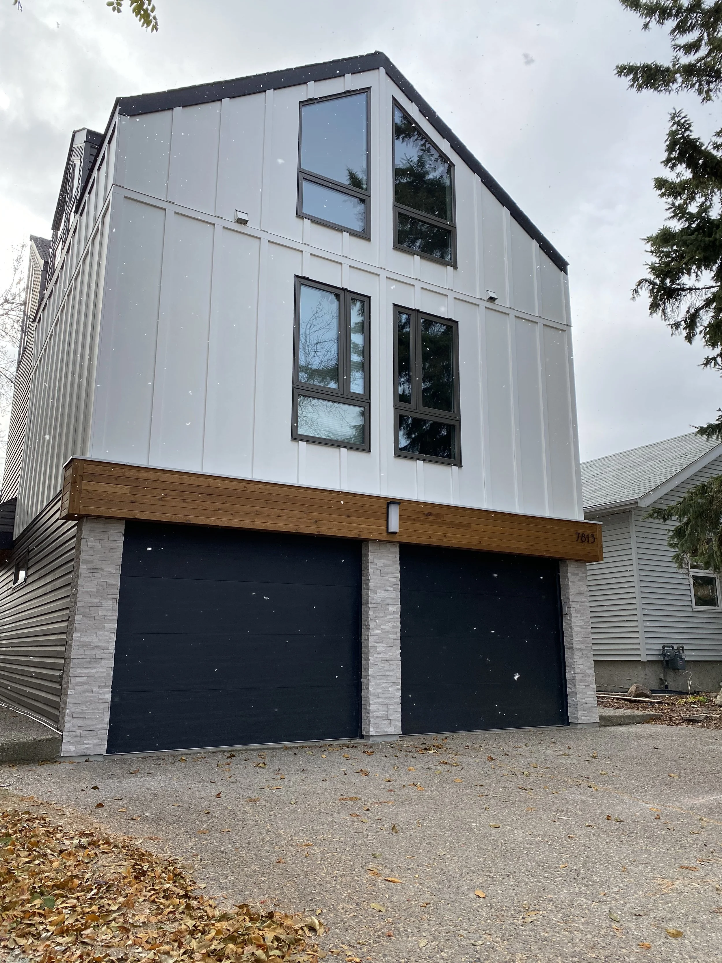 Hardie Modern Farmhouse.jpg