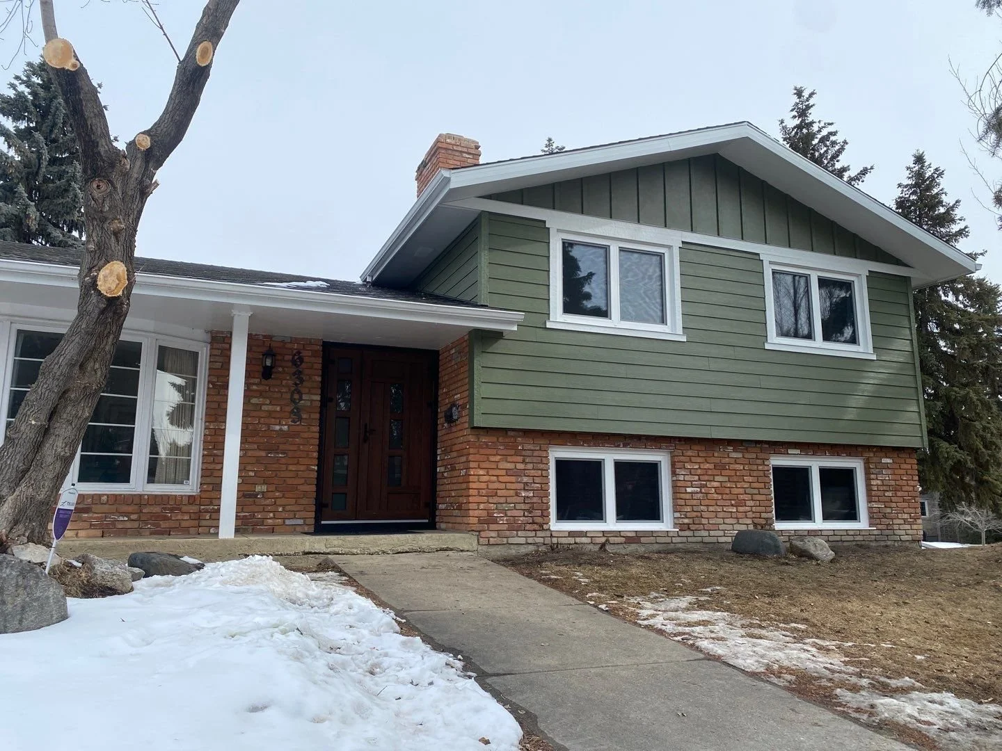Hardie siding renovation in Mountain Sage on an older Edmonton home.