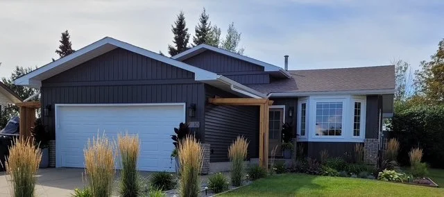Home in Edmonton with modern farmhouse style siding in charcoal