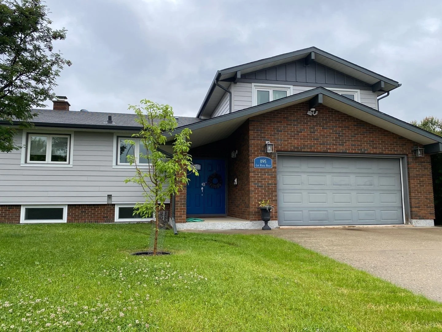 Hardie Plank in Pearl Gray Edmonton