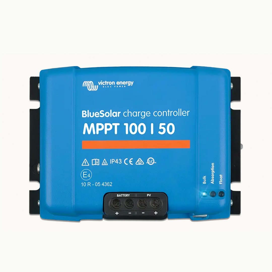 BlueSolar charge controller MPPT 100 | 50 with indicator lights and connection terminals.
