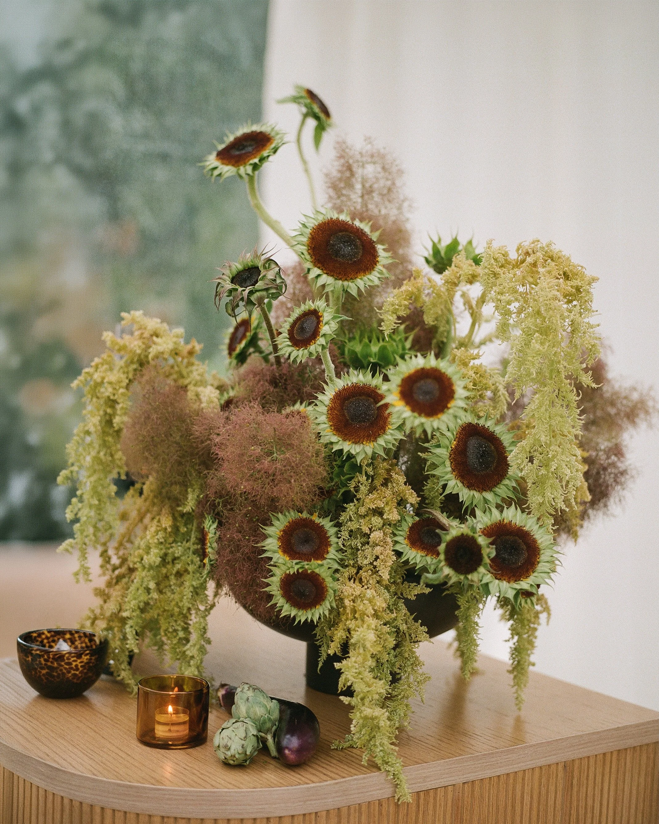 Never looking at sunflowers quite the same way after this one. An incredible world dreamed up by the wildly talented @sarahbrehantevents, alongside so many wonderful creatives. 

TEAM 
Planning &amp; Design @sarahbrehantevents 
Host @styledshootsbysa