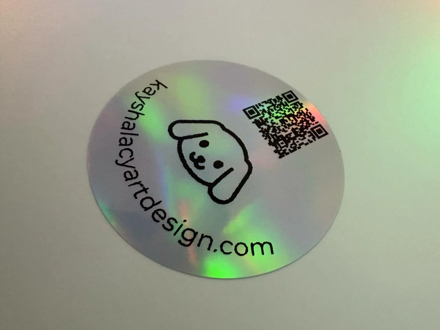 What artist do you know has a unique sticker of authenticity? 😛 (Stickers and holographic stuff are my weakness 👀) Come check out my Mayhem Marletplace shop! All of my prints are handled with care and thoroughly quality-checked!