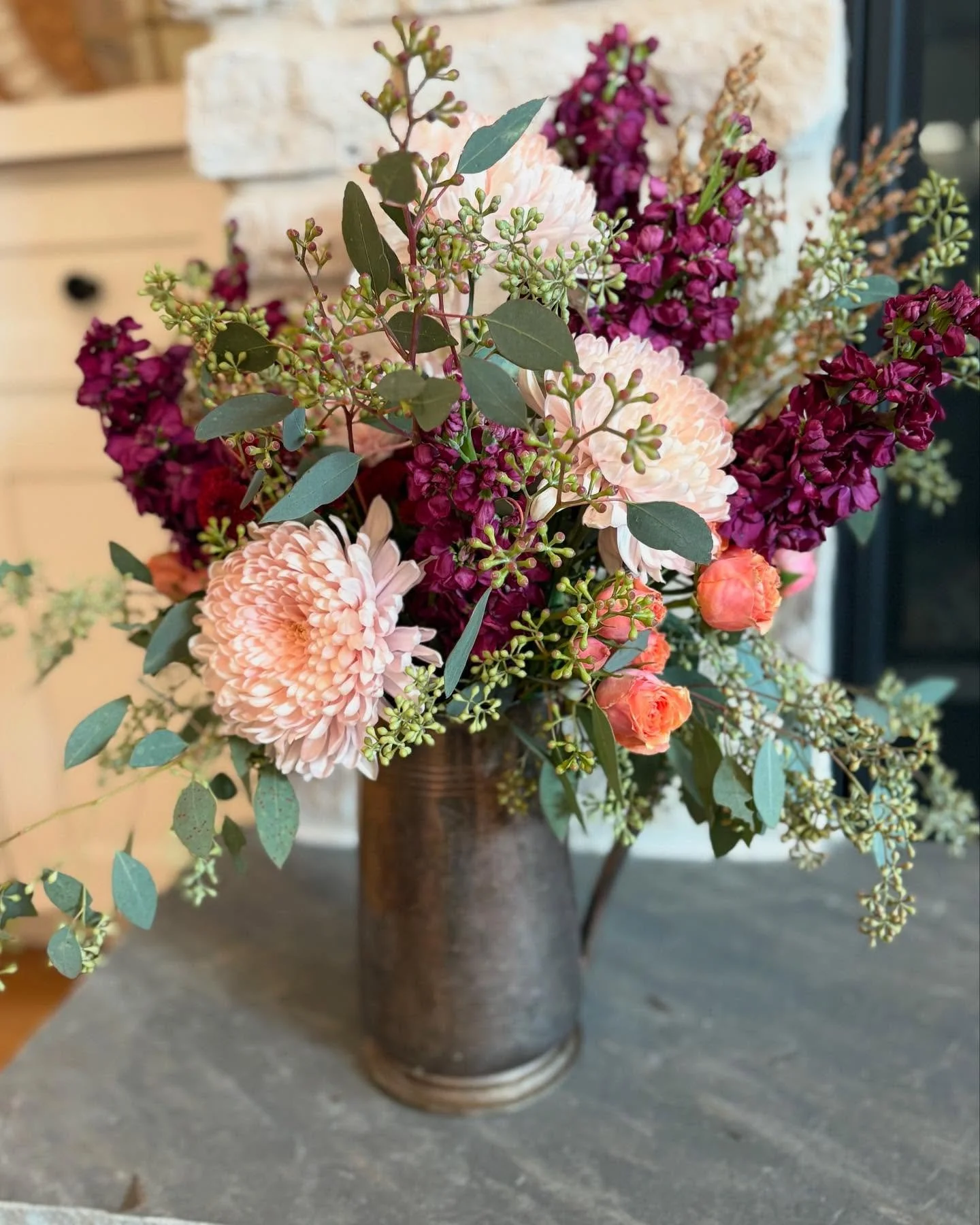 Been a minute. Was feeling fall-ish and cozy and felt like doing some flowers.