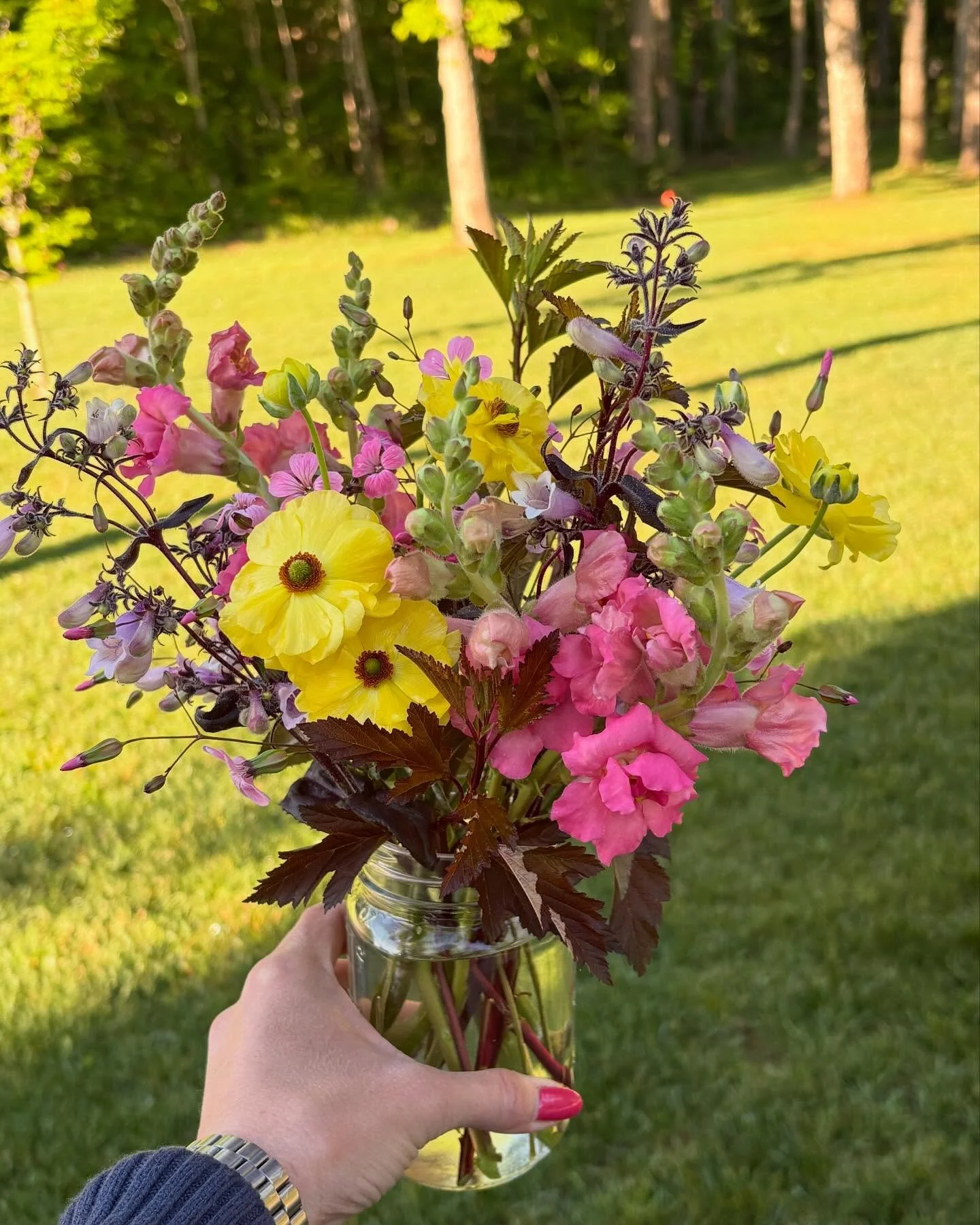 I mean, you could get your mom flowers from the grocery store. 🤷&zwj;♀️ 
Or you could get fresh, local flowers from the Bloom Cart! 

While supplies last 
$35 each via Venmo or exact cash
3971 Umbarger Ln. 
Follow the signs on Taft.