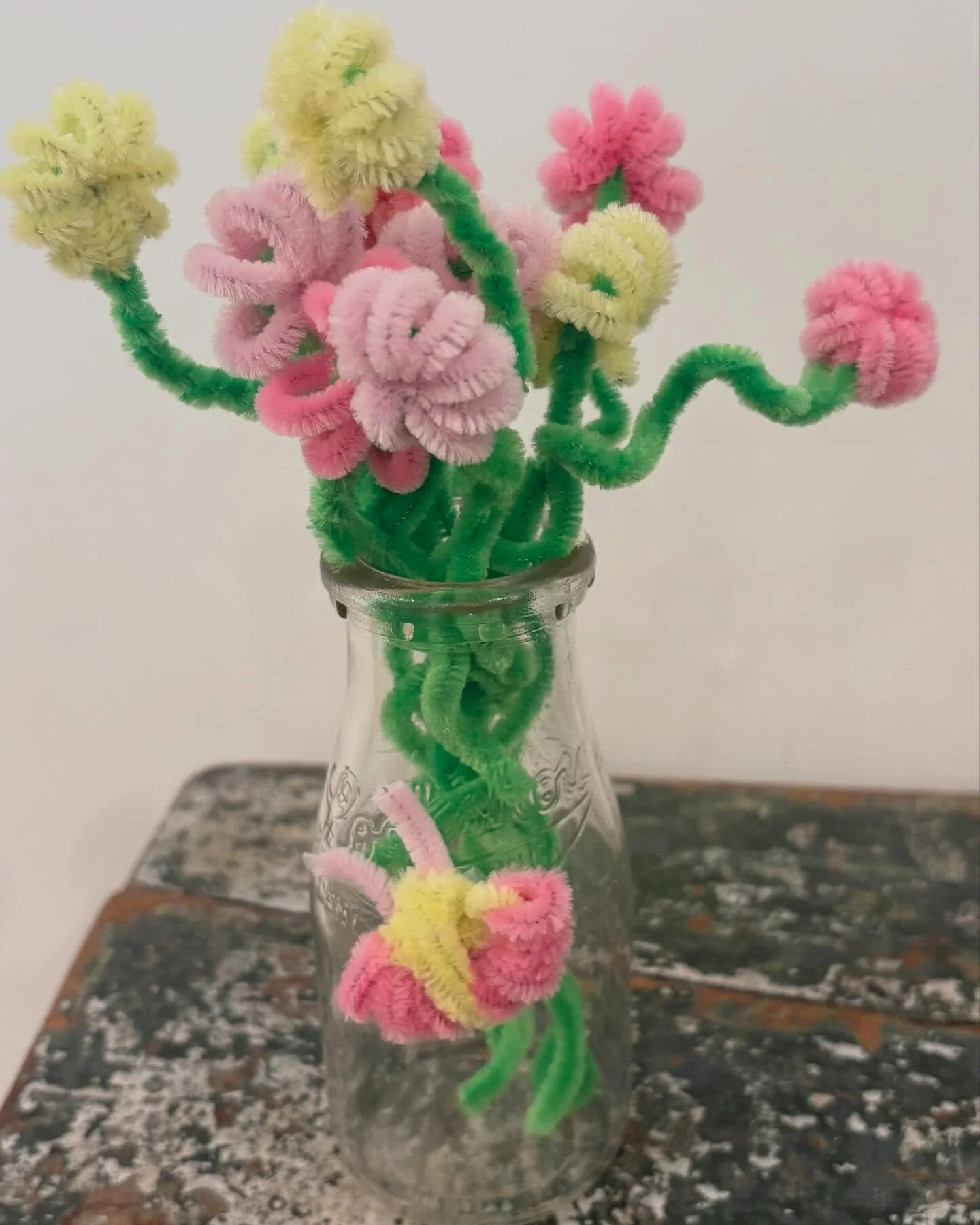 When your daughter and her friend send you on a sweet scavenger hunt to find these homemade &ldquo;flowers&rdquo; at the end. 💕