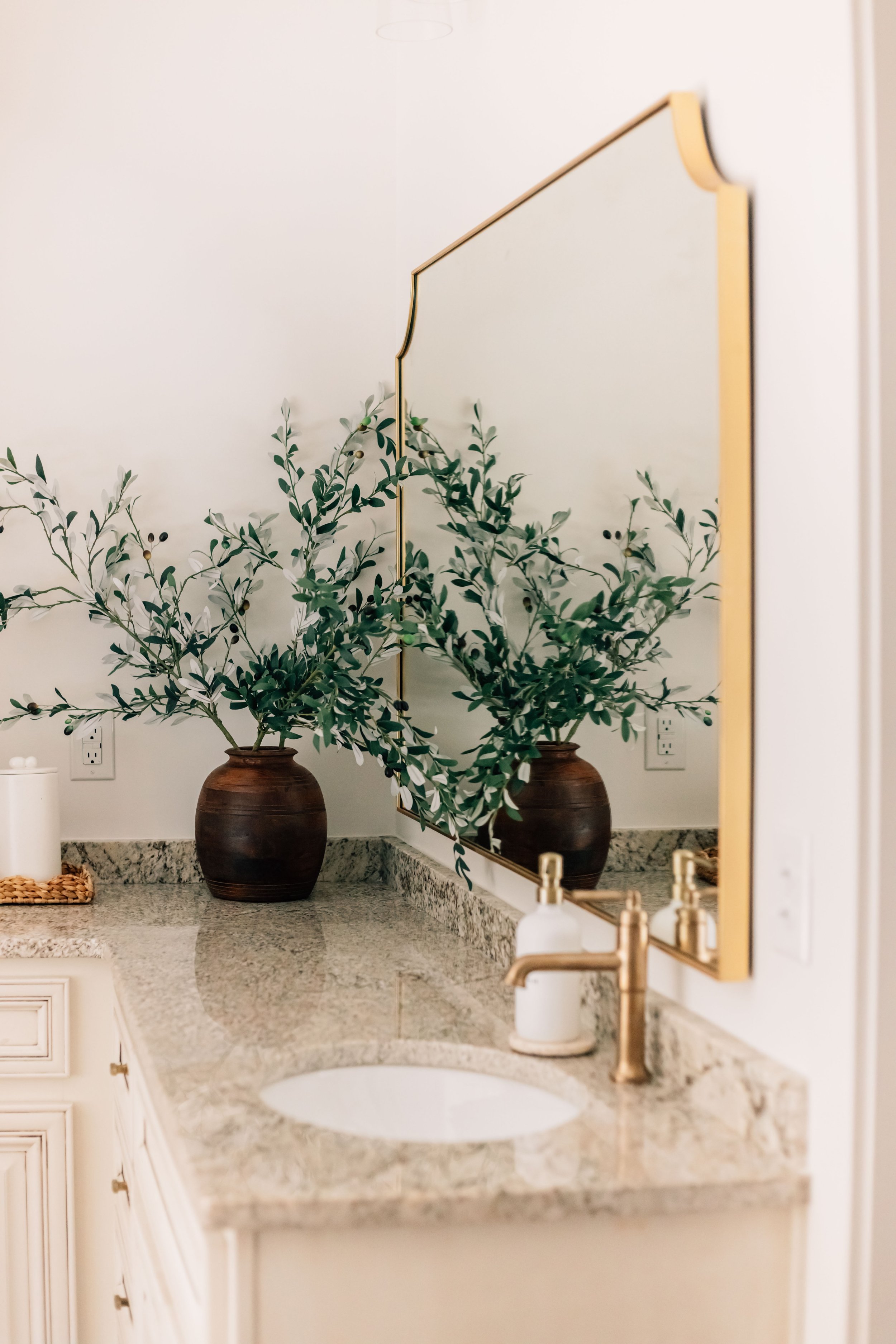 MBM 1-29 Bathroom-20.jpg
