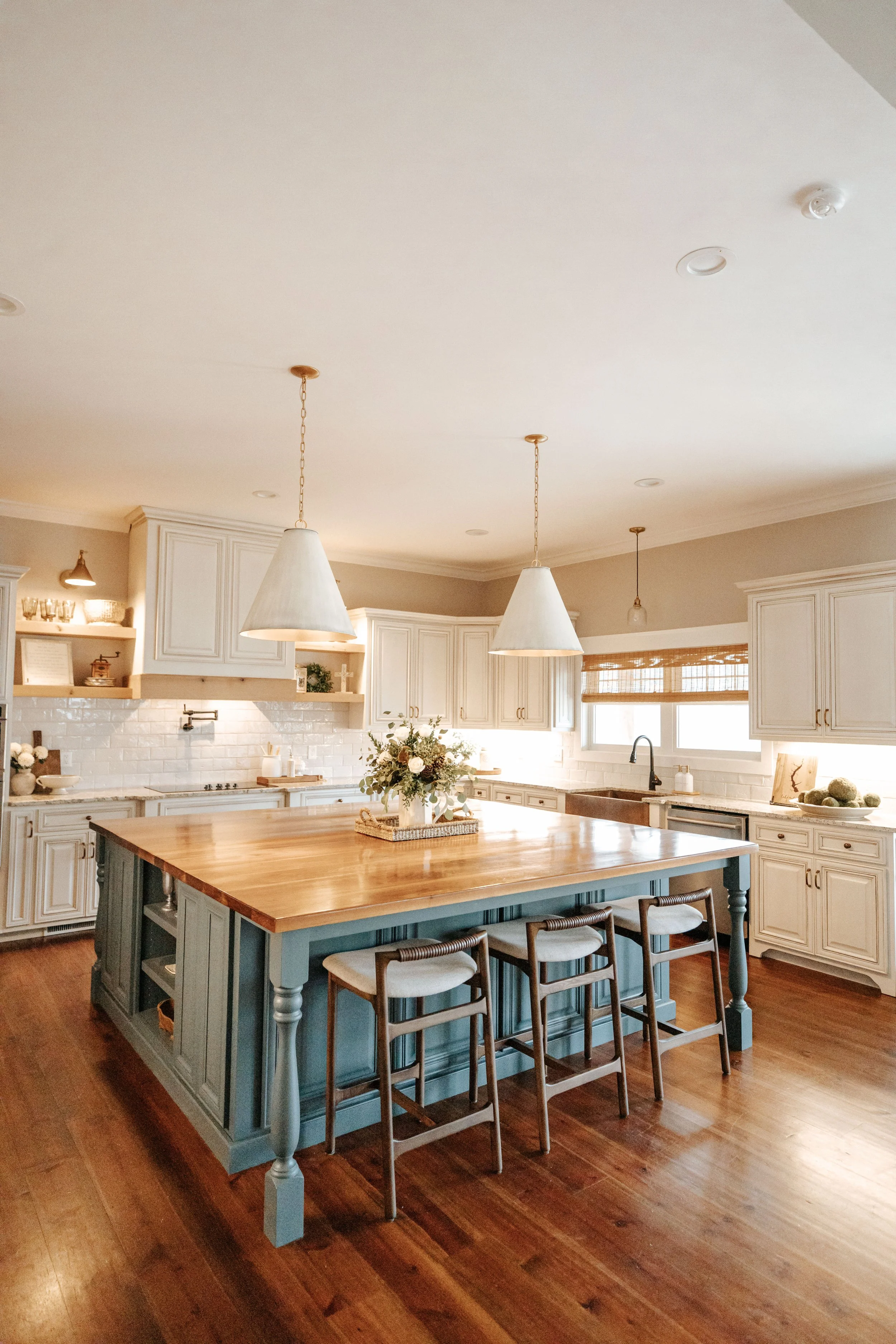 MBM 1-29 Kitchen-2.jpg