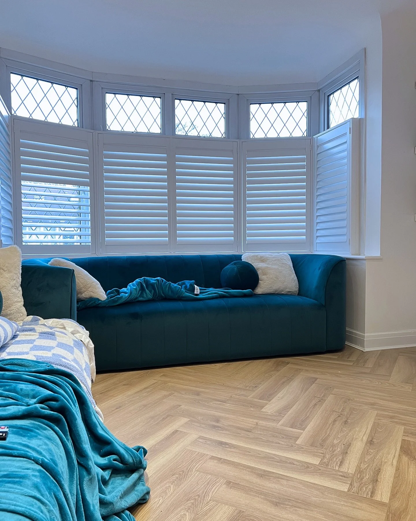 ✨We transformed this space with beautifully laid laminate flooring, bringing warmth, texture, and a fresh new feel to every corner. The natural tones and herringbone pattern add character while keeping things modern and timeless.

A simple change und