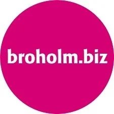 Pink circle with white text that reads 'broholm.biz'.