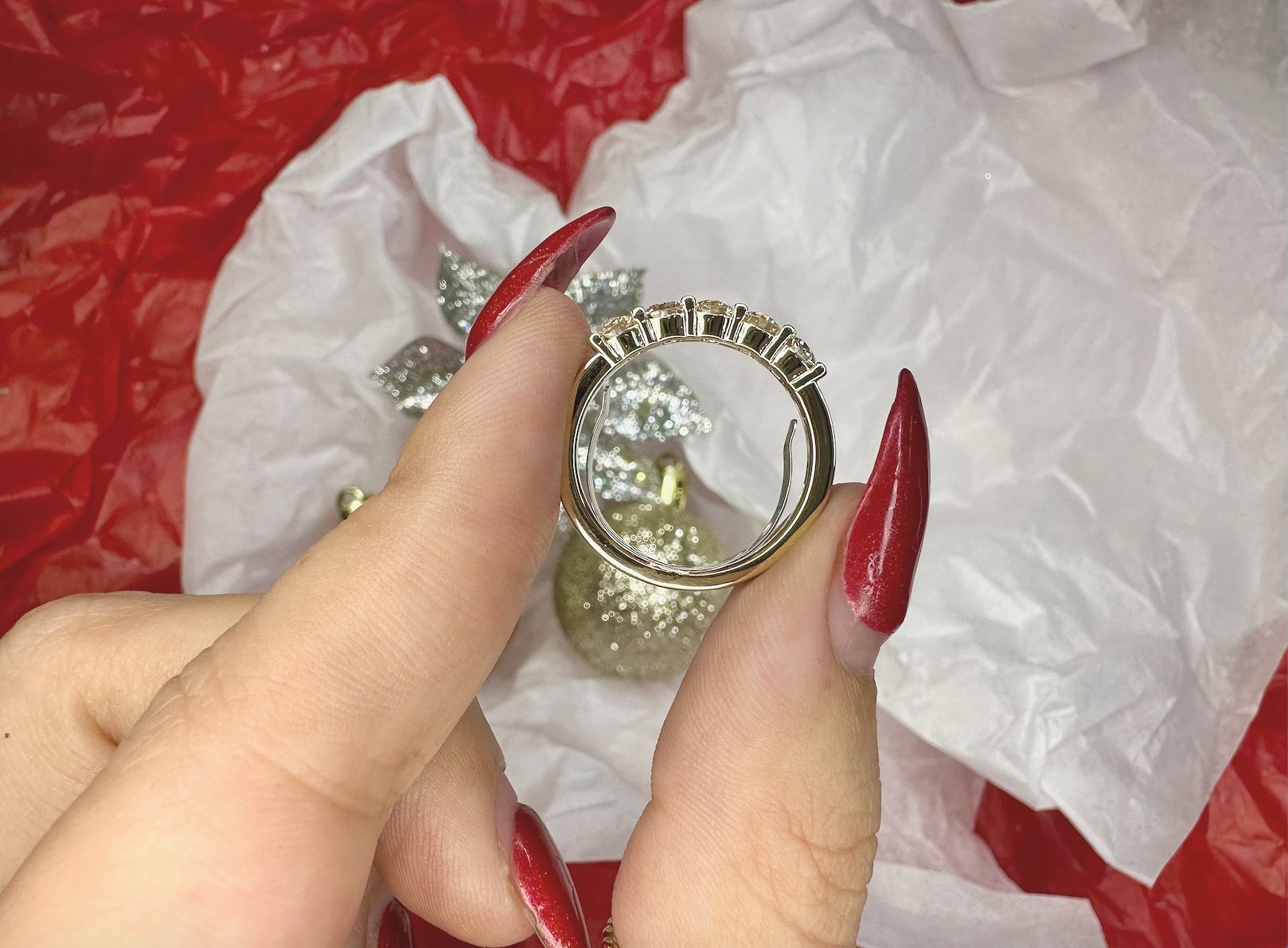 The flexibility of the Butterfly Shank accommodates for a finger's natural fluctuation and/or inflammation. The shank (band of the ring) is designed to flex and bend, reducing pressure on joints and minimizing discomfort.