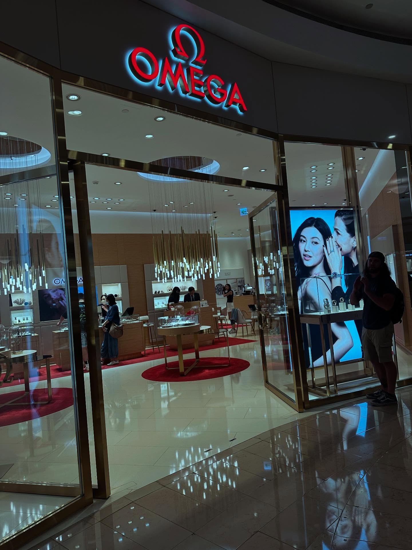 Had a lot of fun at Taipei 101! Went to Omega and tried on some Seamasters, visited Cartier and Gucci too and looked at a lot of jade!