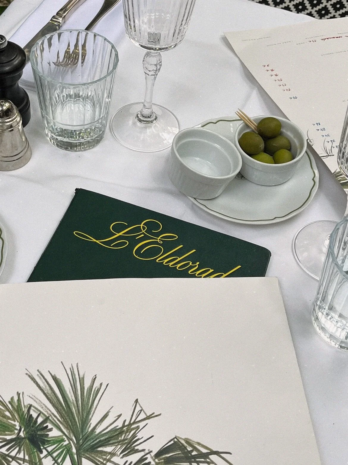 Mon restaurant pr&eacute;f&egrave;r&eacute; &agrave; Montmartre :

@hoteleldorado.paris
En parlant de temps et d&rsquo;espace, c&rsquo;est encore plus un luxe dans les grands villes comme Paris ou les places se font rares et les terrasses s&rsquo;ent