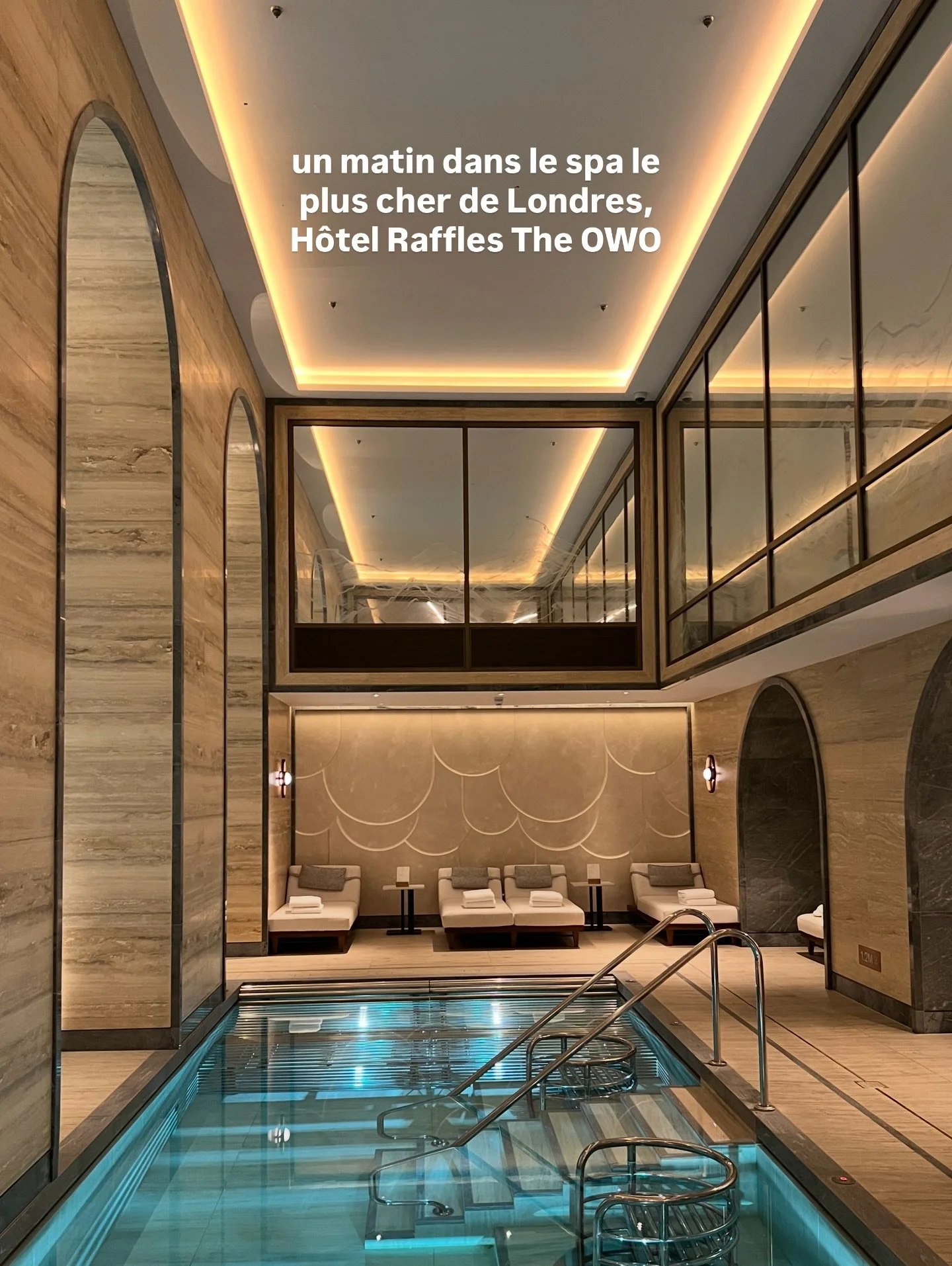 ces matins l&agrave; >

@raffleslondon.theowo a cr&eacute;&eacute; le plus beau spa de Londres en collaboration avec @guerlain, r&eacute;alis&eacute; par le studio @goddard.littlefair. Une de mes plus belles exp&eacute;riences wellness 💫

1000% r