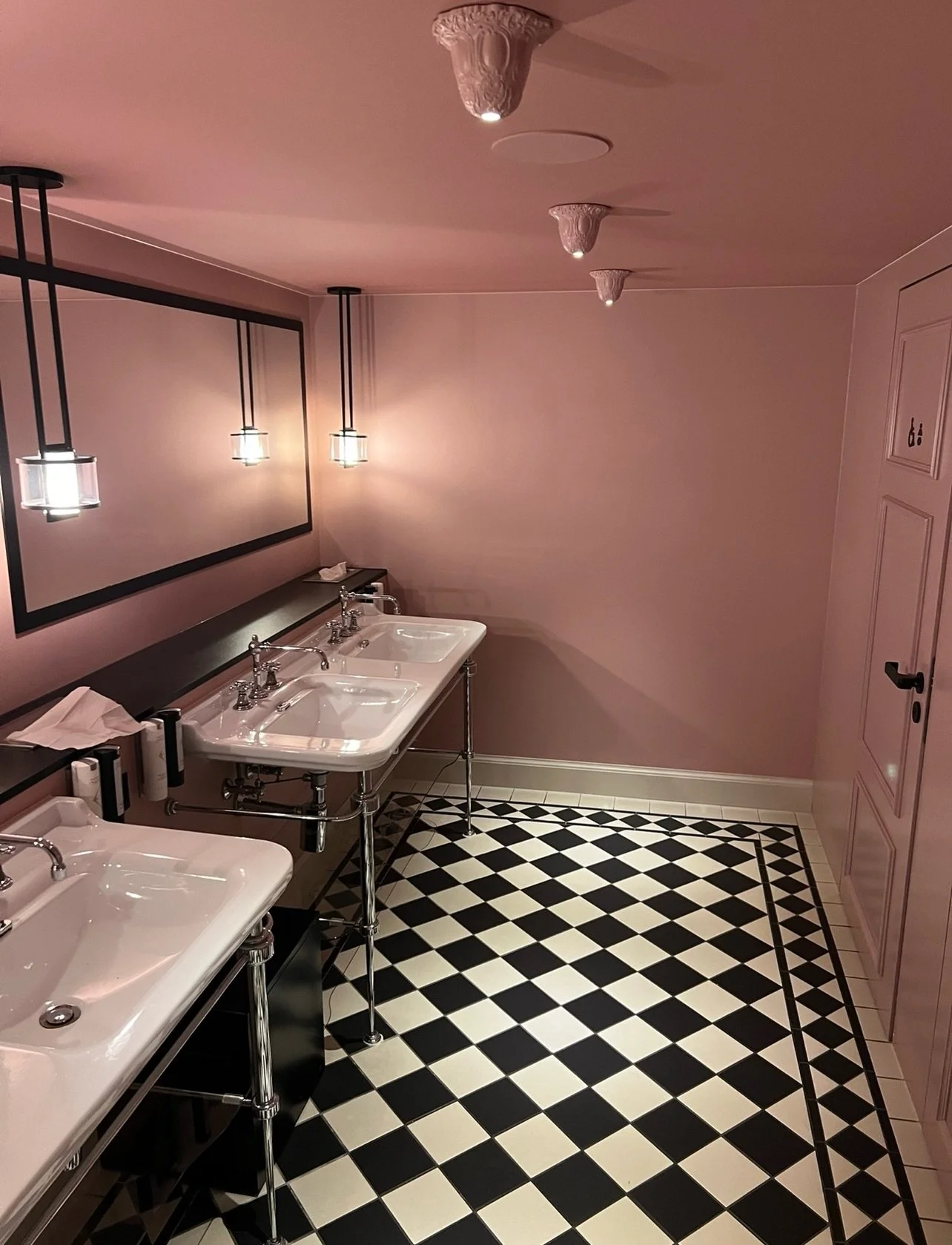 Swipe pour visiter la Suite >

Pit stop pour un d&eacute;jeuner sur les traces du grand C&eacute;sar Ritz (&amp; Escoffier) au Grand H&ocirc;tel National &agrave; Lucerne

Bien avant de fonder le Ritz &agrave; Paris, C&eacute;sar a du faire ses pr