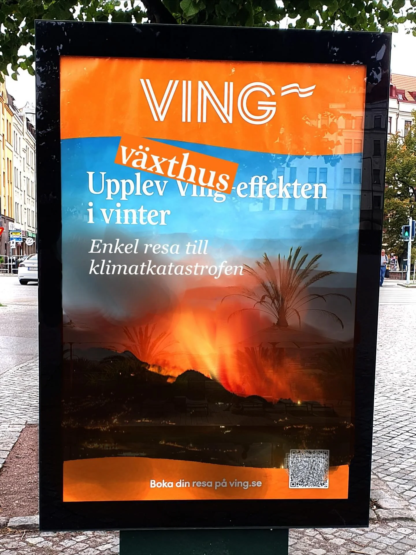 Rebellmostern @jyttehviid tr&ouml;ttnade p&aring; fossilpropagandan som hon tvingas se varje dag. D&auml;rf&ouml;r tog hon saken i egna h&auml;nder och fixade till den, s&aring; att den st&auml;mmer b&auml;ttre &ouml;verens med verkligheten! 👏

Blir