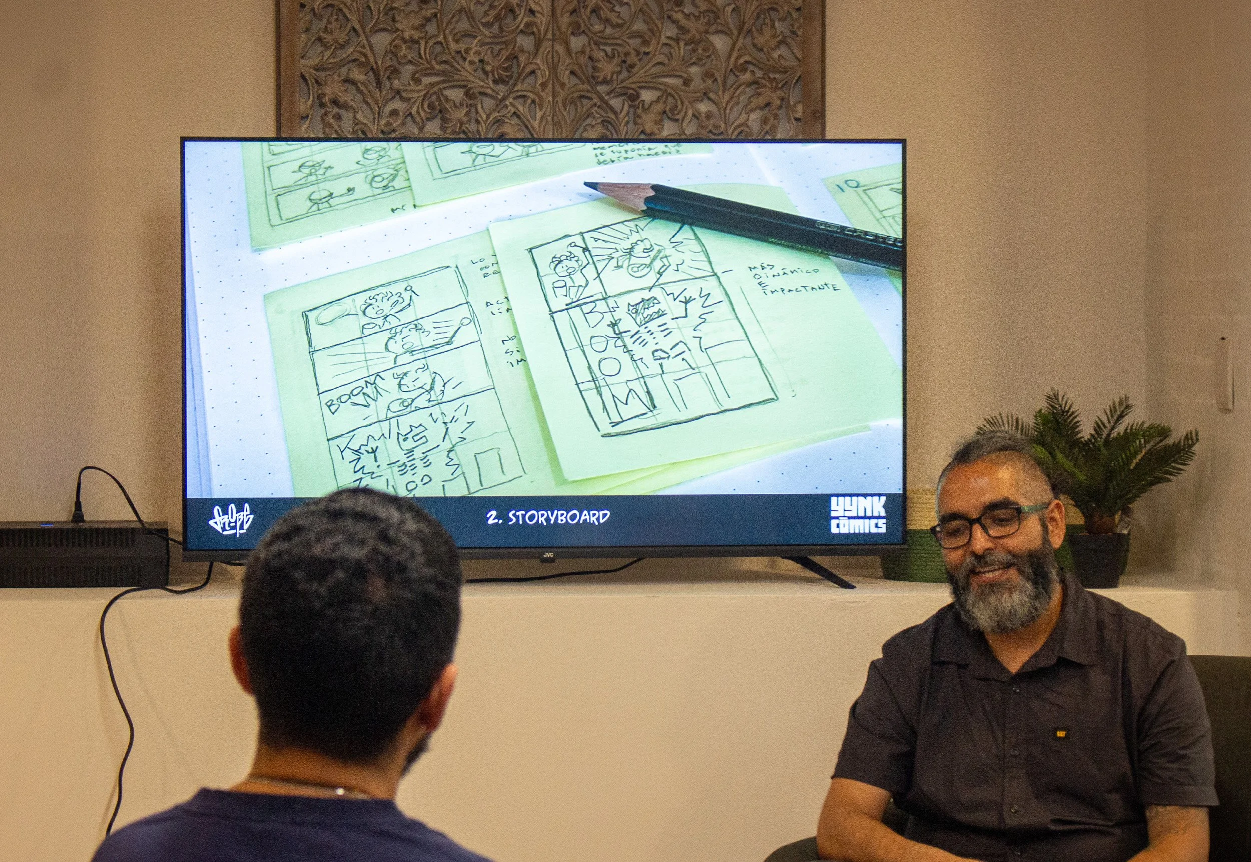 Una imagen del detrás de cámaras de la producción del cómic YUN YUN Y NUKI, Exterminadores Paranormales, en el proceso de Storyboarding.