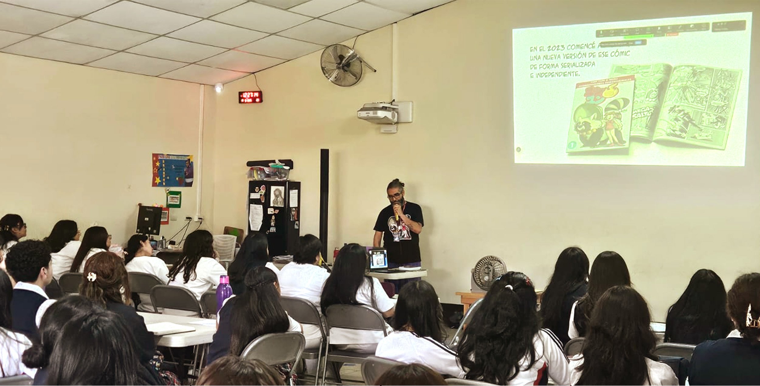 Taller de cómics en el Instituto Putzeys, zona 1 de Guatemala