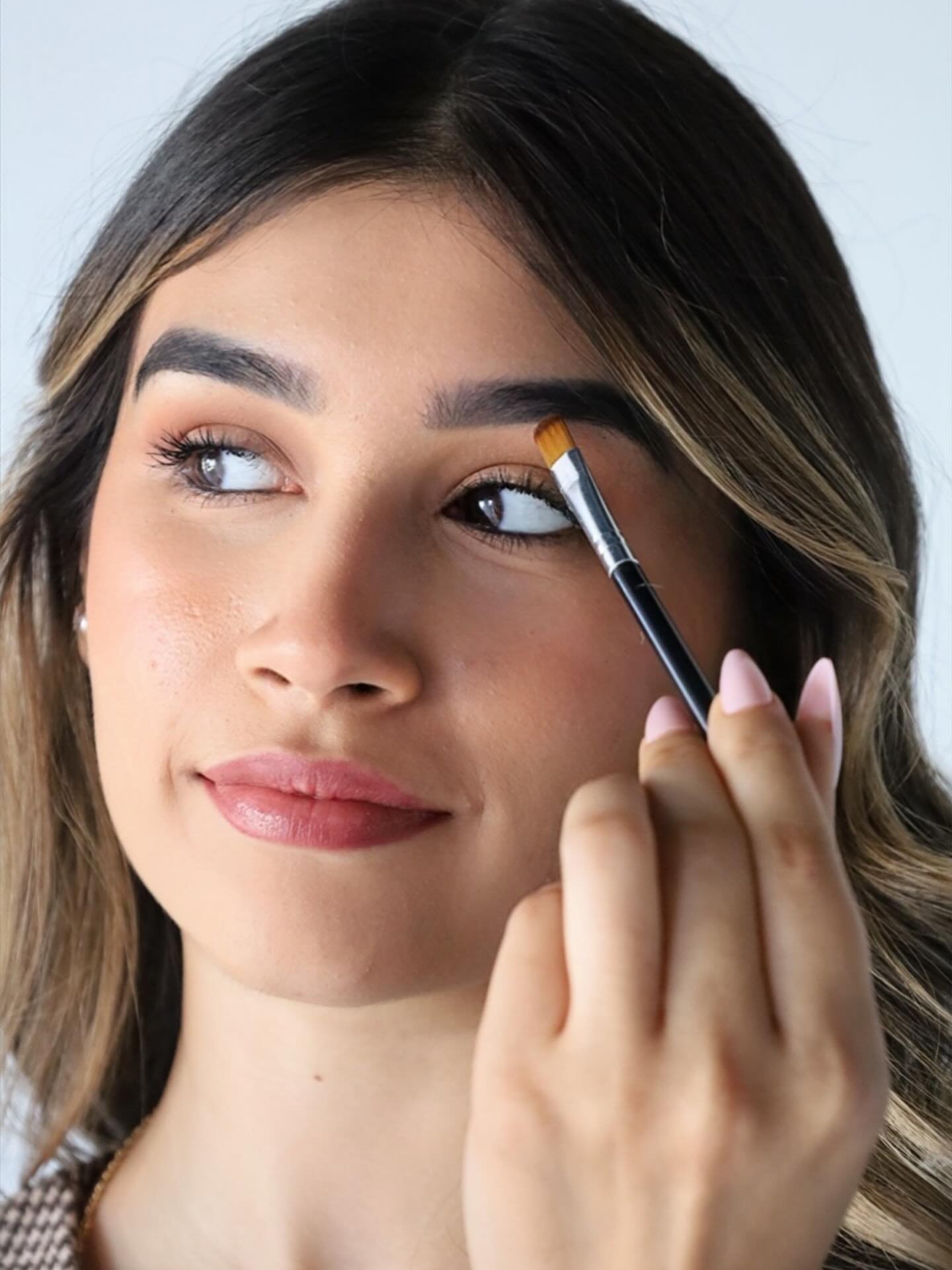 There’s a lot of misinformation floating around about ombré brows, so I’m here to set the record straight.
In this post, I’m busting the top 5 myths I hear all the time:
“Ombré brows are super painful”
&l
