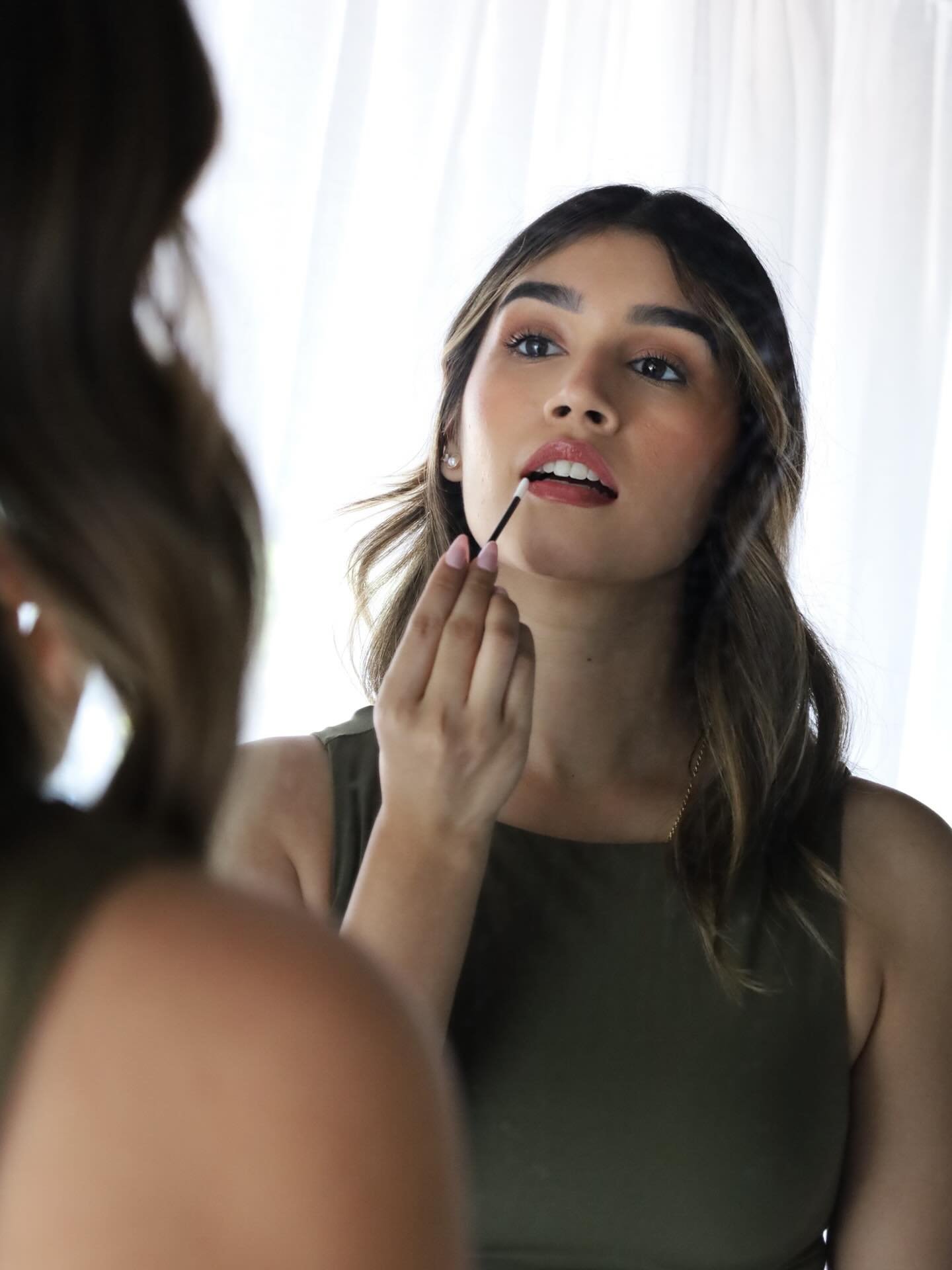 Here&rsquo;s a little behind-the-scenes look at the lip blush process, from start to flawless finish! 💋✨

1️⃣ Mapping out the perfect shape
2️⃣ Pre-drawing to guide the tint
3️⃣ Applying the first half of the lips
4️⃣ Finishing the second half
5️⃣ F