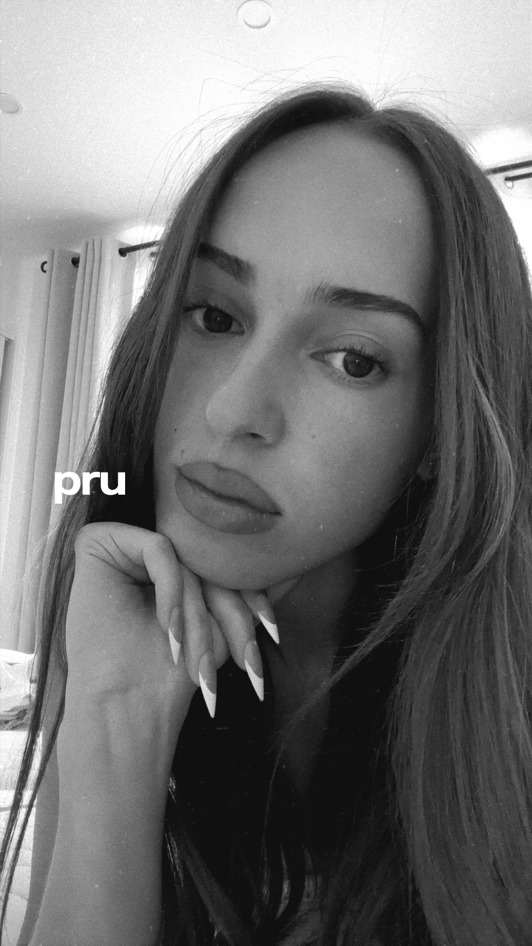 Wearing the set Zara - Press-on nails NZ