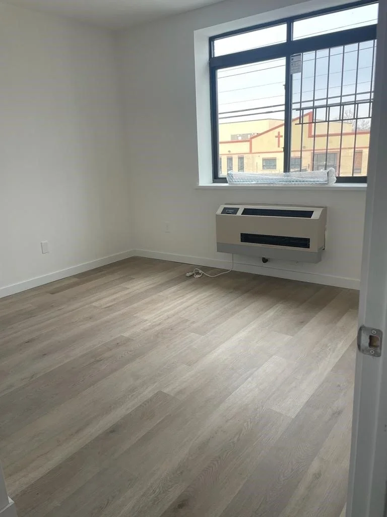 Apt202 Bed.jpg