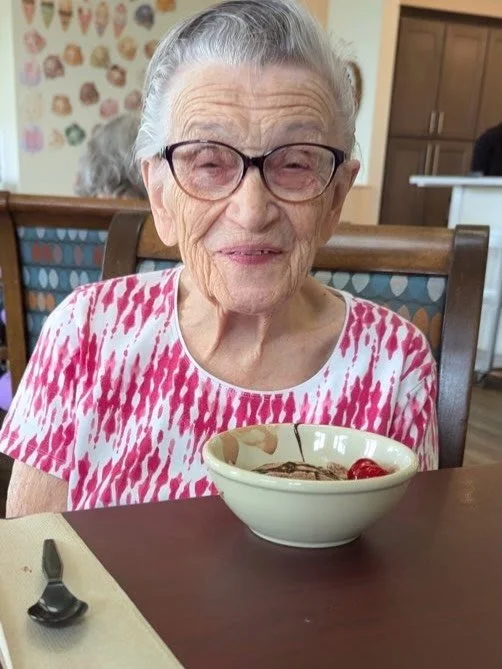 Celebrating all the amazing mothers in our community with sweet treats, smiles, and an afternoon of ice cream fun 🍦💐💕 
.
.
.
#AssistedLiving #SeniorLiving