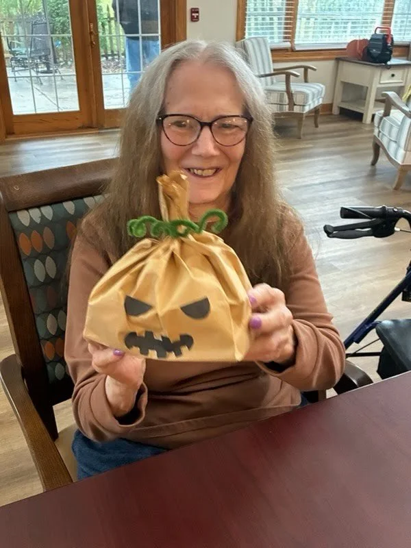 Crafting up some fall fun! Our residents got creative making adorable paper pumpkins. 🎃
.
.
.
#AssistedLiving #SeniorLiving