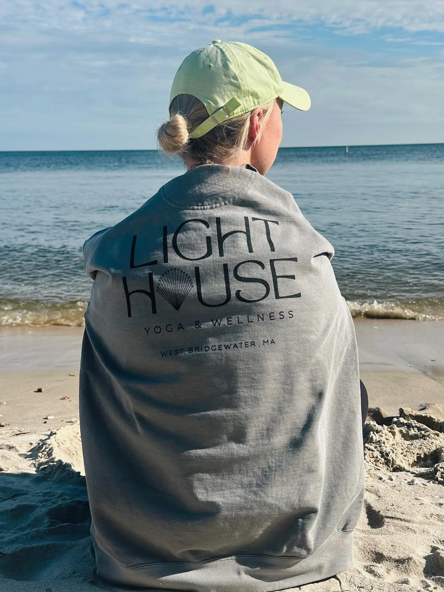 Salty air and ocean waves helping me stay grounded and mindful today. 🌊☀️ how are you taking your practice with you off the mat? 

Plus the perfect crew neck for the Summer&hellip;