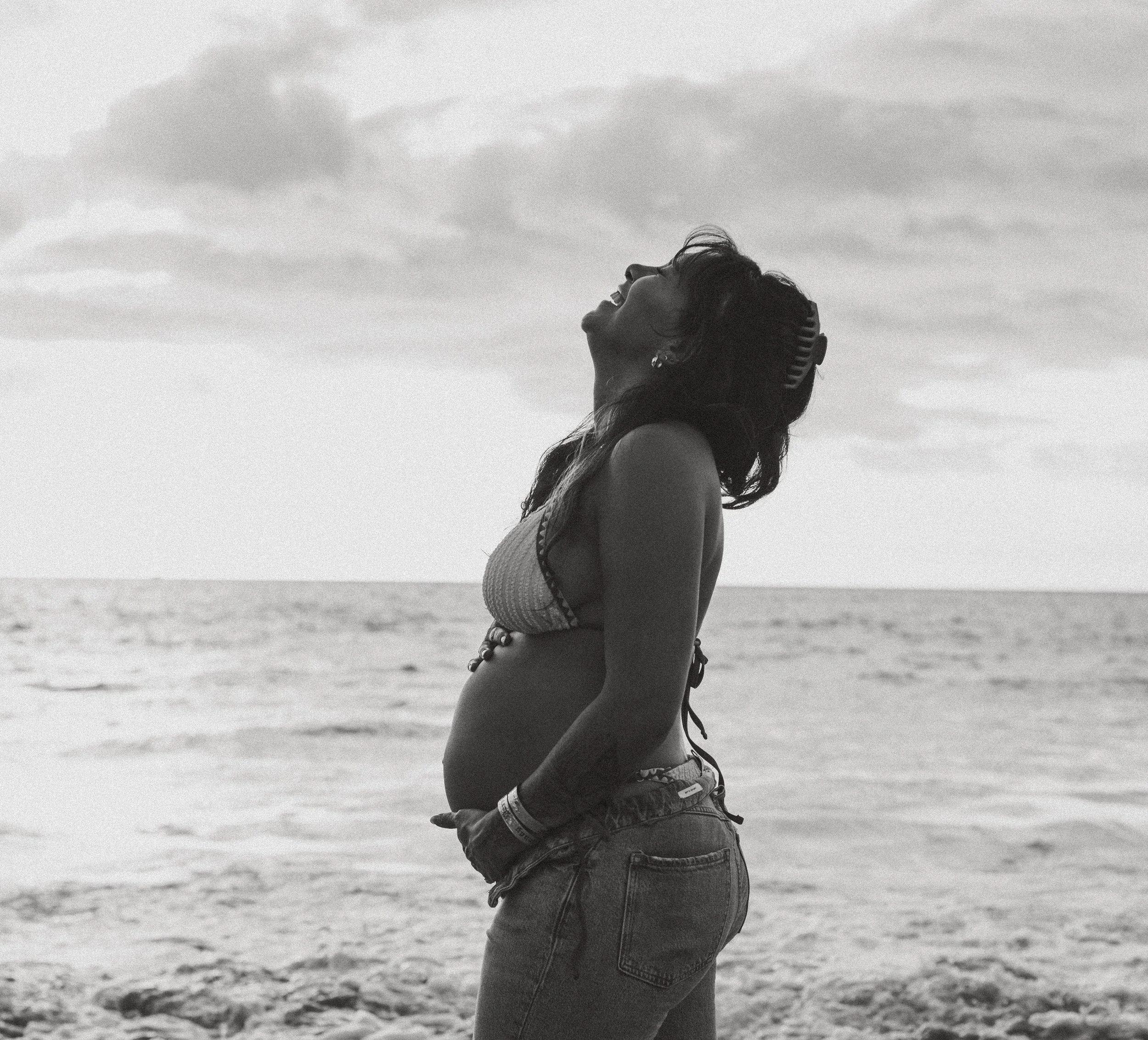 hawaii-candid-maternity-photographer1.jpg
