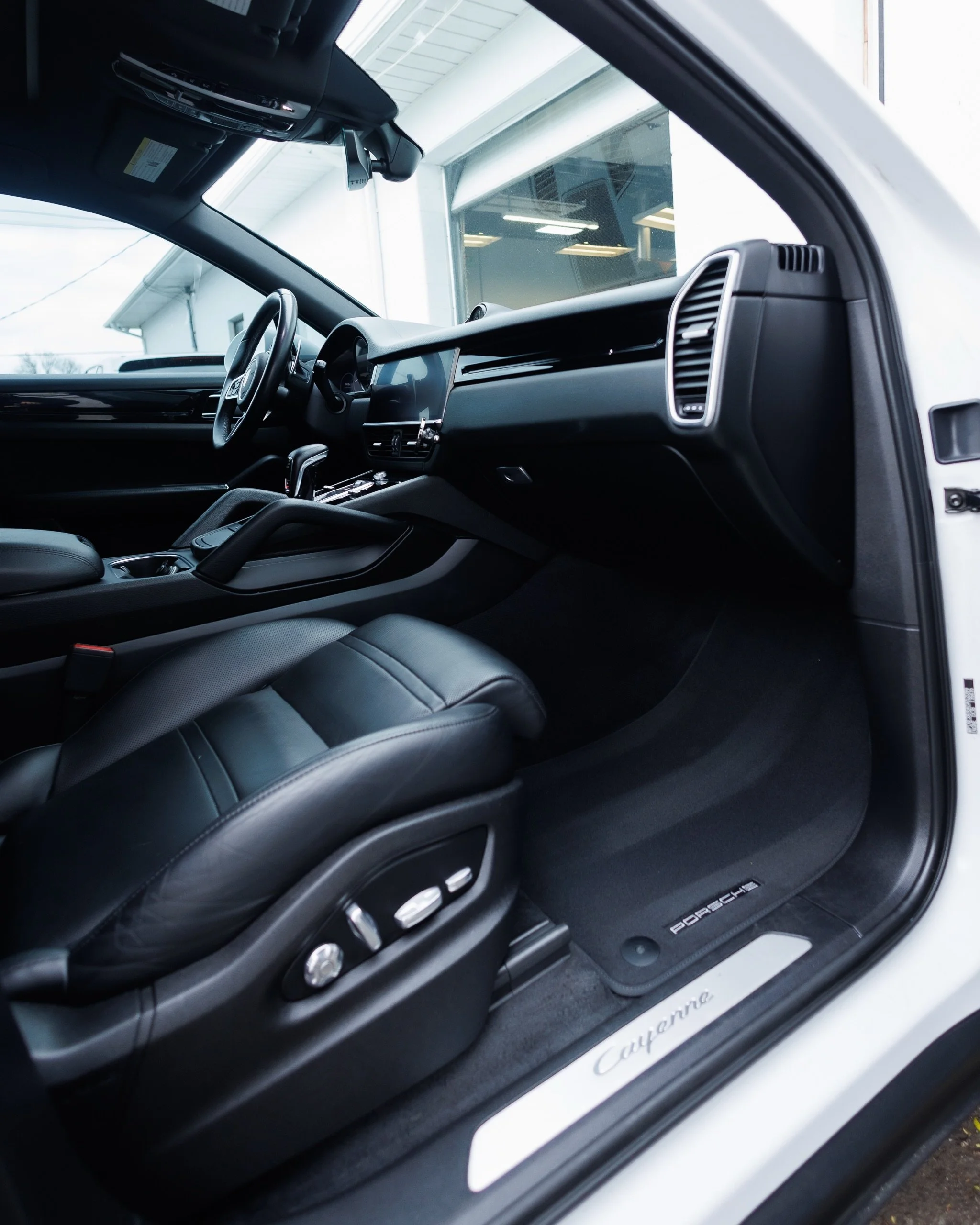 Cayenne looking so fresh 🤩✨

Interior Restoration ✅

#detailing #porsche #motiondetailing #carsofinstagram