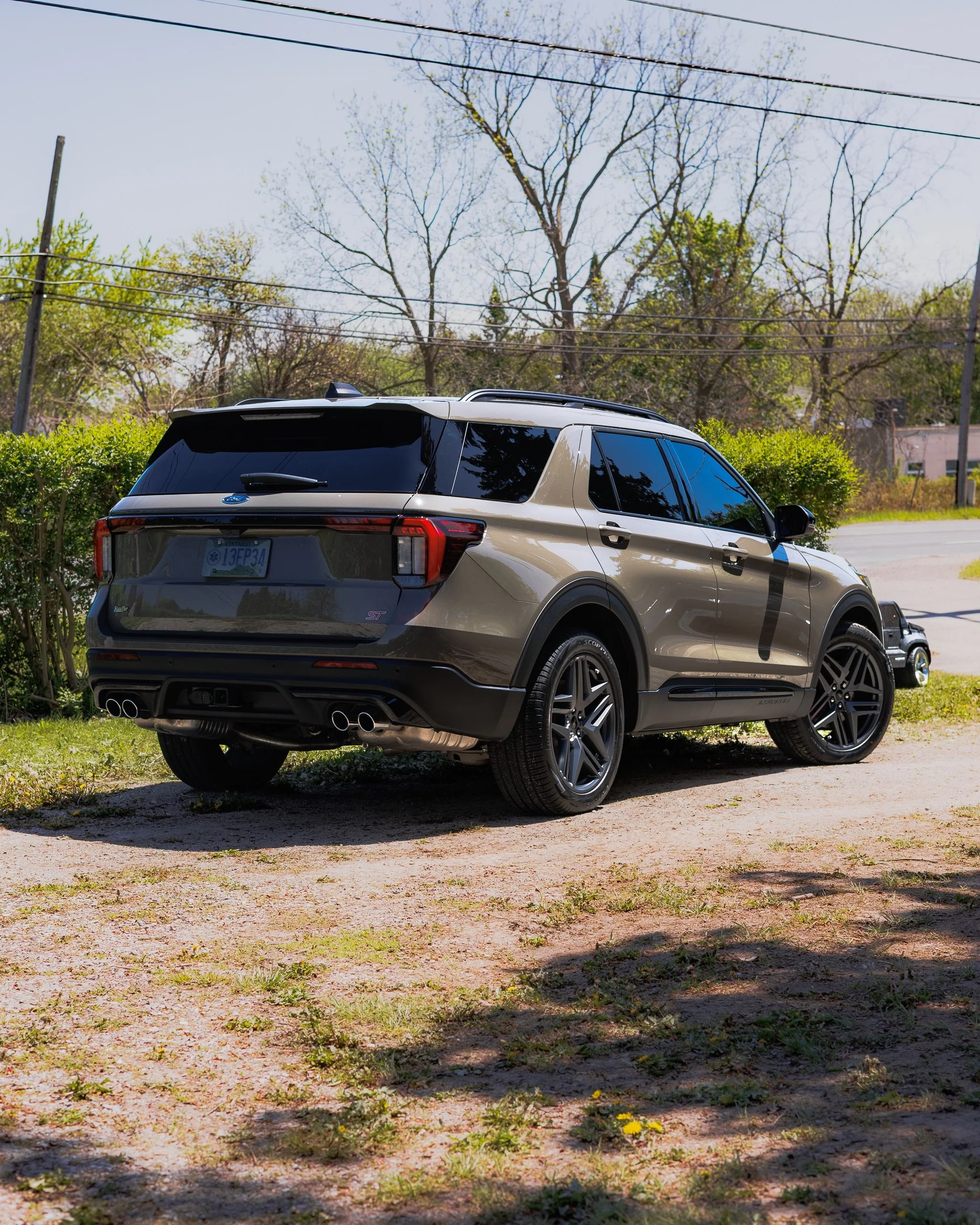 Fresh off a family road trip, this brand new Ford Explorer in the stunning &ldquo;Marsh Grey&rdquo; came in for an exterior detail and a 3-month wax sealant ✅

To top it off, we included a complimentary quick vacuum and floor mat treatment so the int