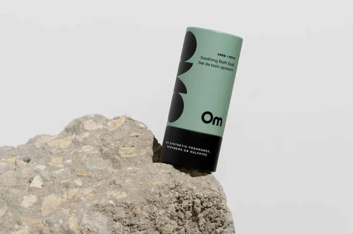 om-mini-bath-soak-brees-brow-lou ge-and-beauty-bar-chilliwack-herb-petal.webp