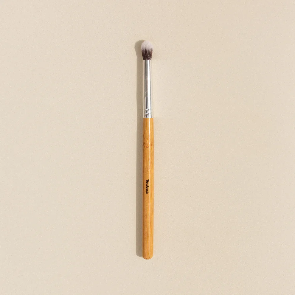 pure-anada-everyday-eyeshadow-brush-brees-brow-lounge-chilliwack.webp