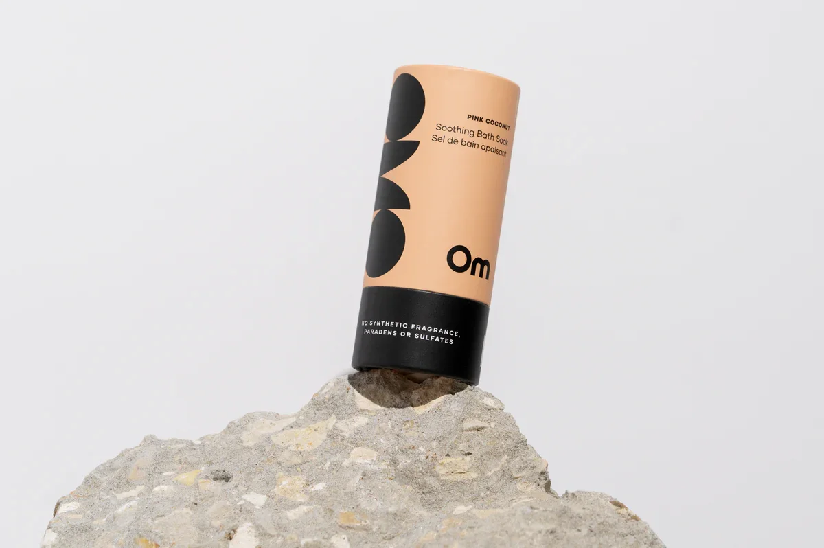 om-mini-bath-soak-brees-brow-lou ge-and-beauty-bar-chilliwack-pink-coconut.webp