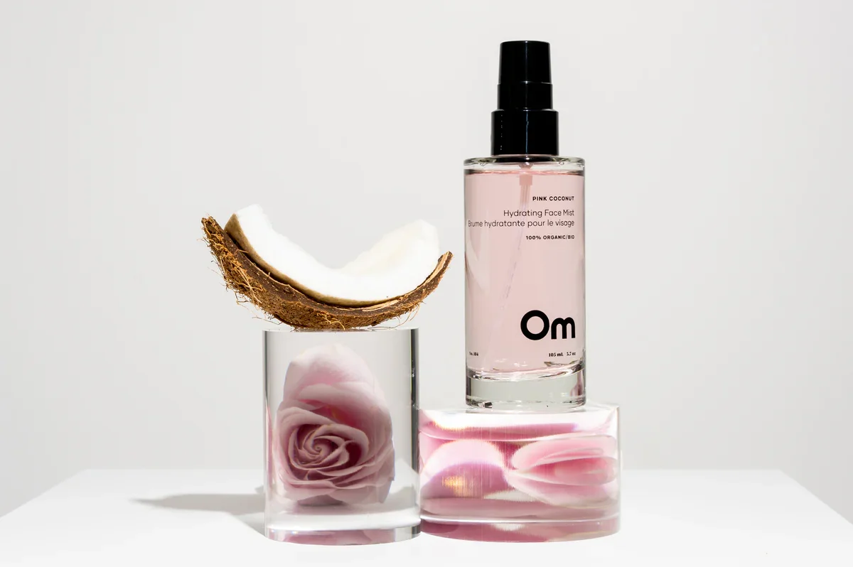 om-pink-coconut-hydrating-face-mist-brees-brow-lounge-6.webp