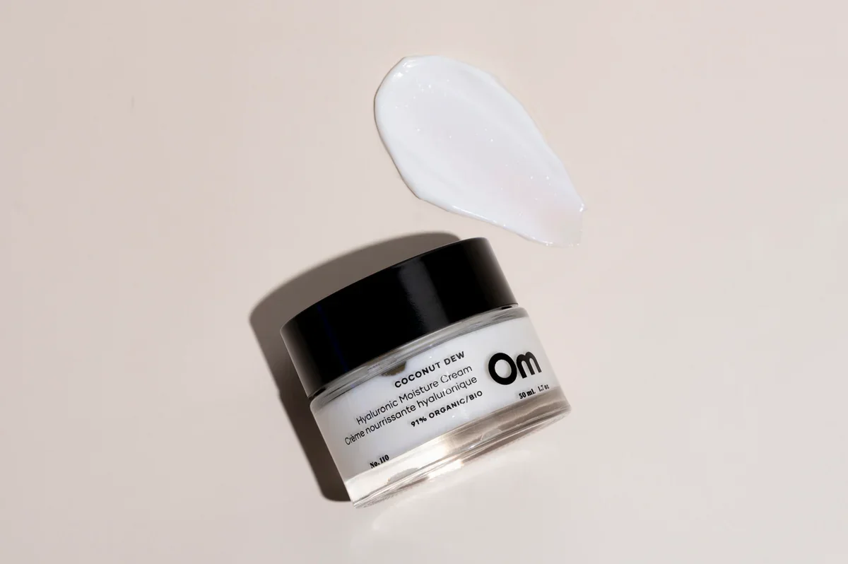 om-coconut-dew-hyaluronic-moisture-cream-brees-brow-lounge-4.webp