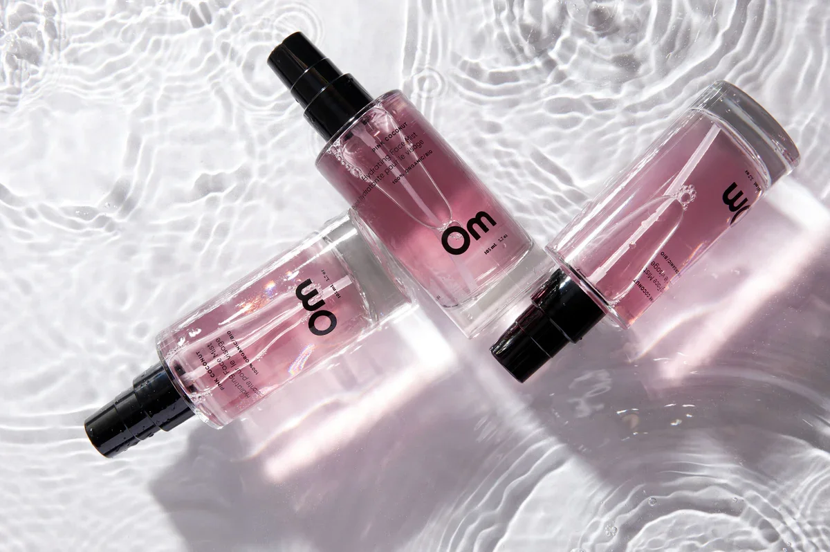 om-pink-coconut-hydrating-face-mist-brees-brow-lounge-5.webp