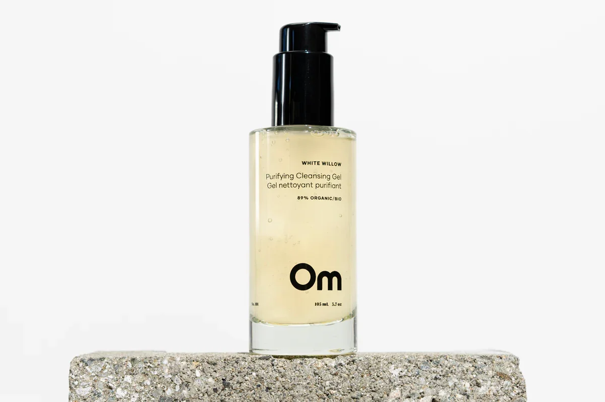 om-white-willow-cleansing-gel-brees-brow-lounge.webp