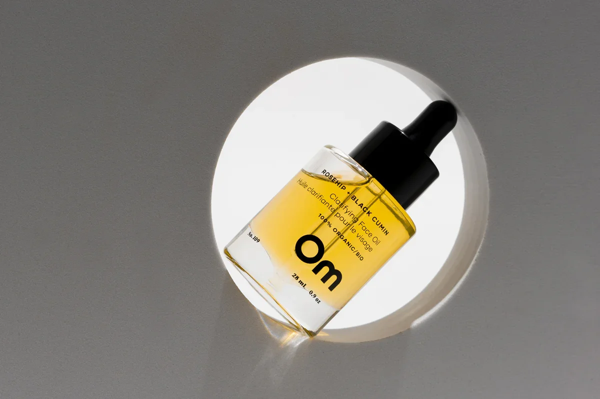om-rosehip-black-cumin-clarifying-face-oil-brees-brow-lounge-chilliwack-4.webp