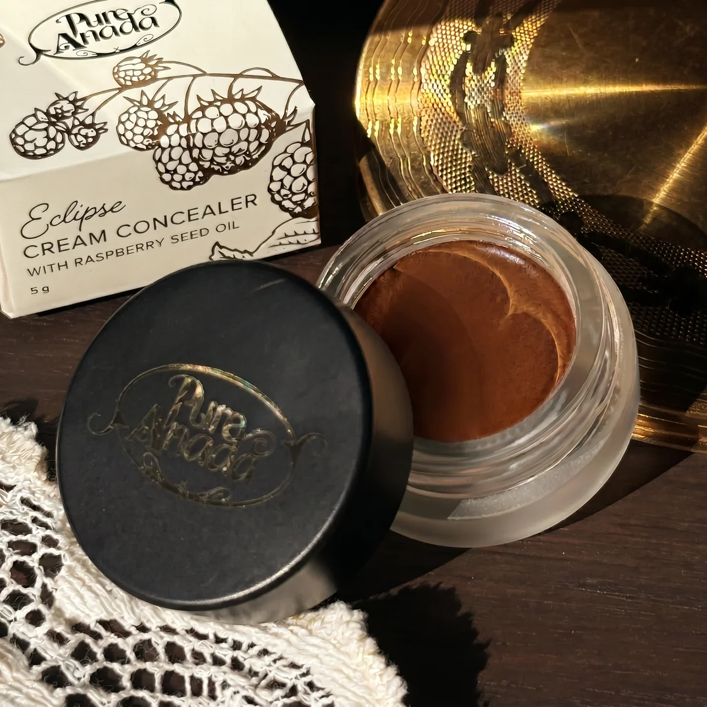 pure-anada-cream-concealer-brees-brow-lounge-chilliwack-rich-deep-2.webp