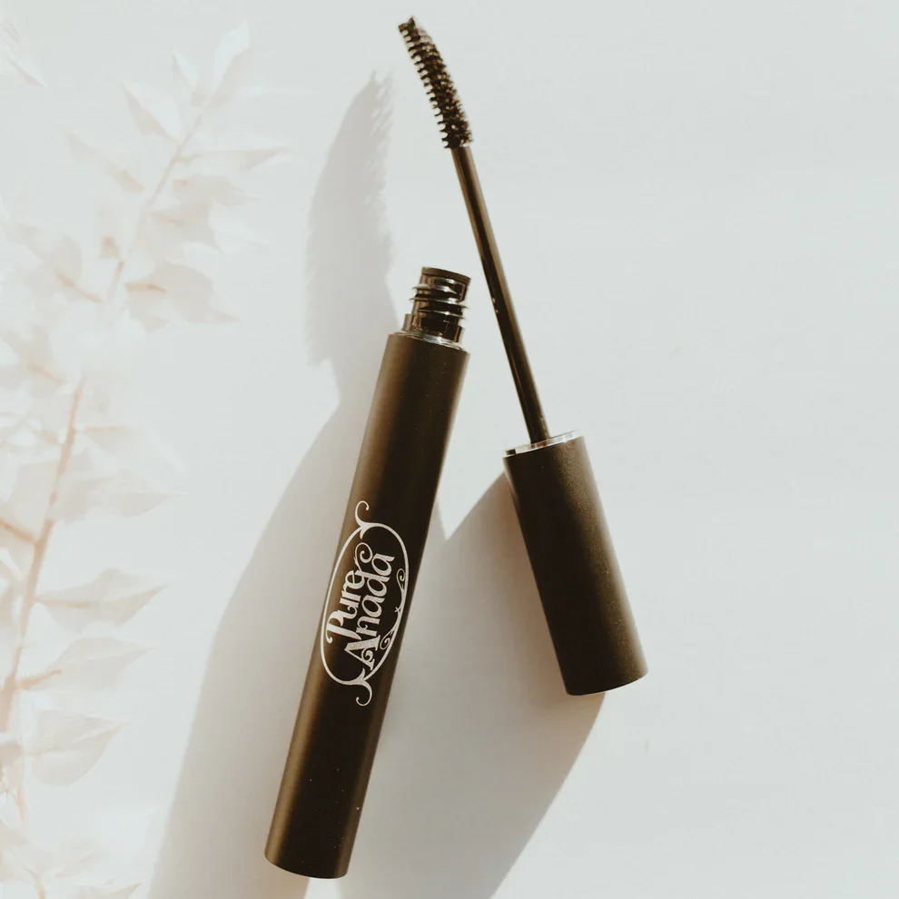 pure-anada-mascara-black-brees-brow-lounge-3.webp