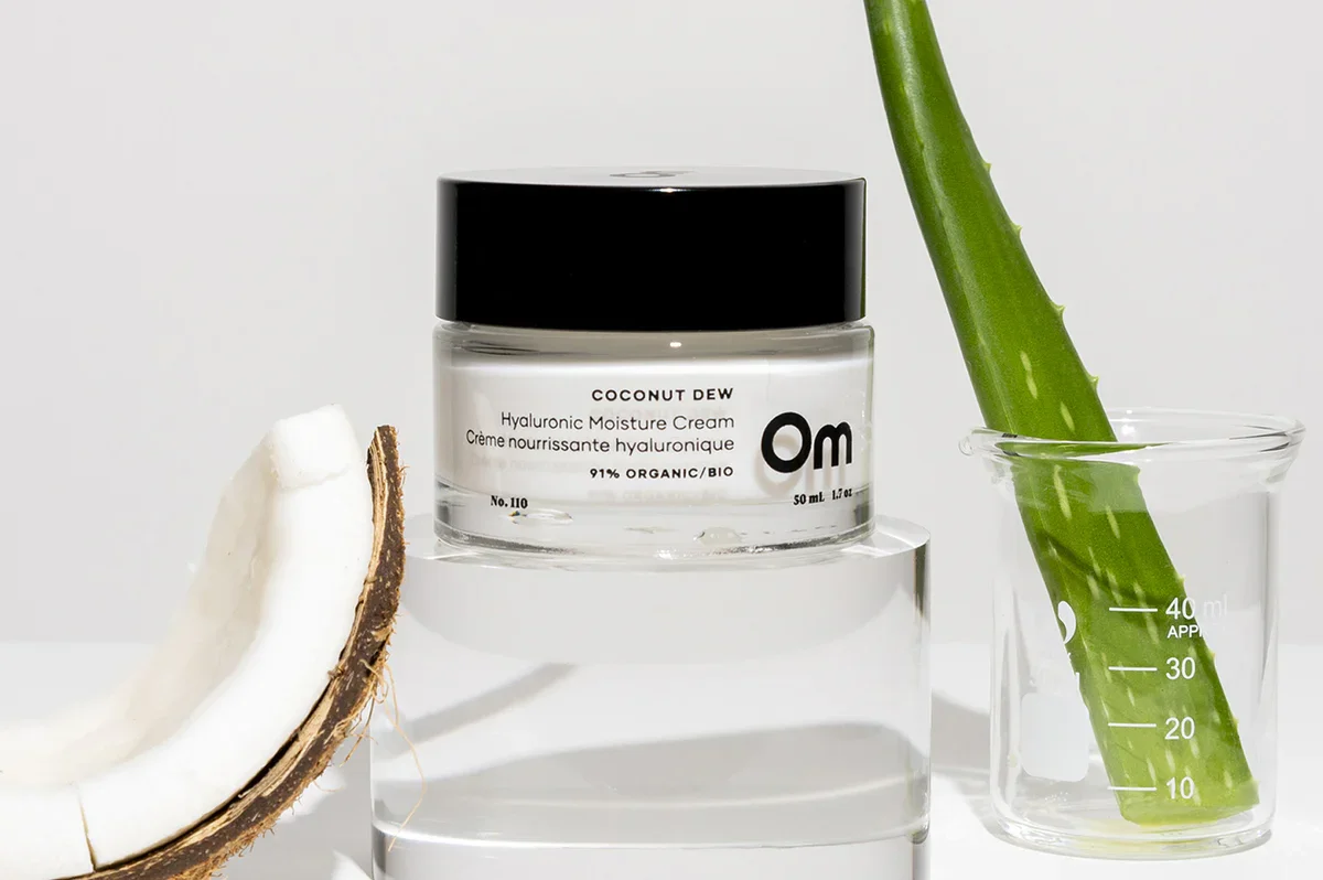 om-coconut-dew-hyaluronic-moisture-cream-brees-brow-lounge.webp
