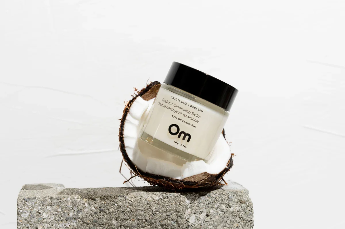 om-tahiti-lime-babassu-radiant-cleansing-bam-brees-brow-lounge-4.webp