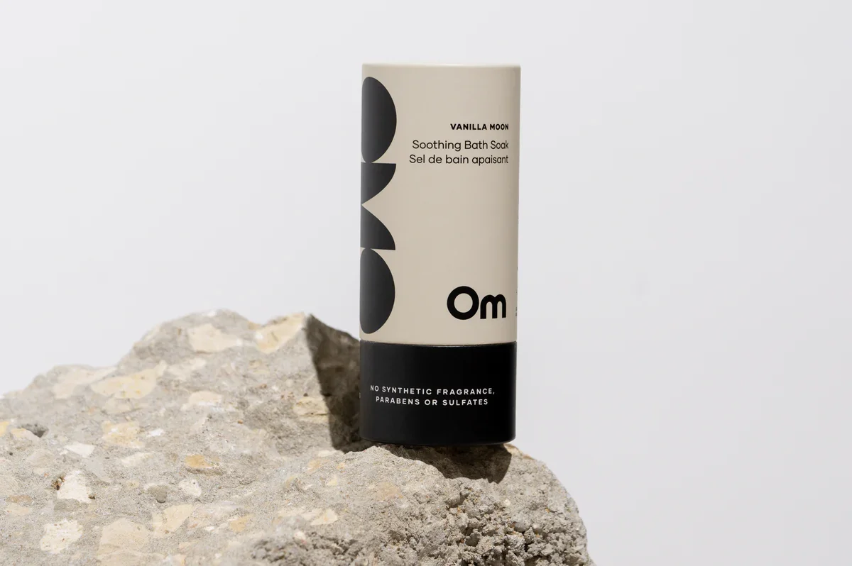 om-mini-bath-soak-brees-brow-lou ge-and-beauty-bar-chilliwack-vanilla-moon.webp