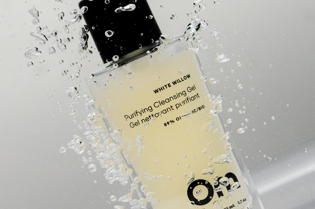 om-white-willow-cleansing-gel-brees-brow-lounge-7.webp