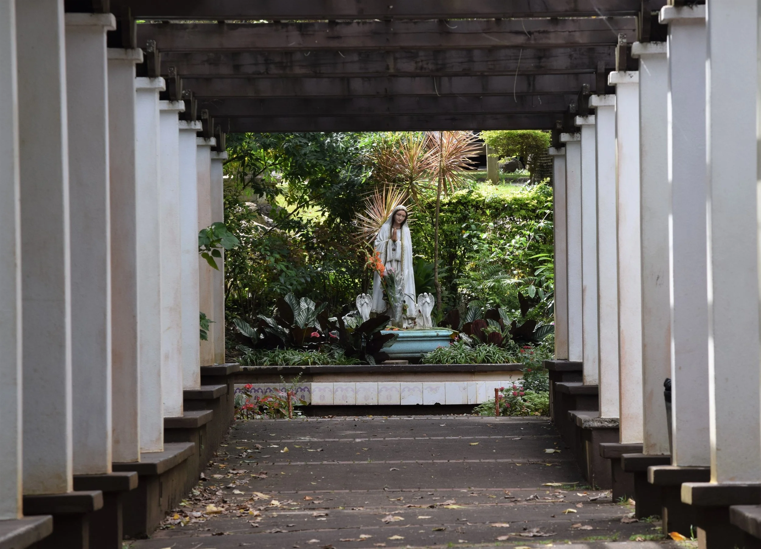 Hawaii Mary and the Angels.jpg