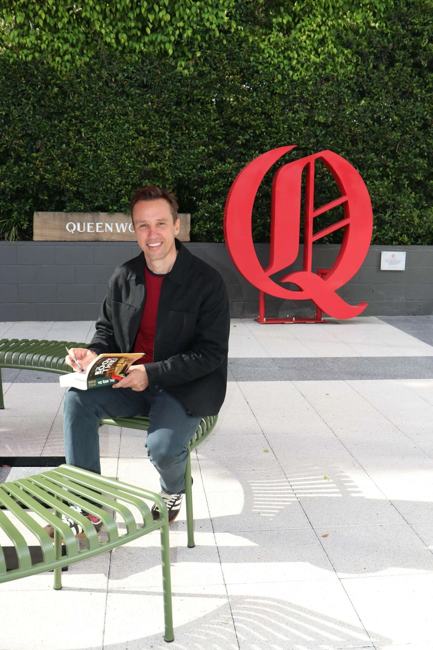 Queenwood was delighted to welcome @markuszusak, international and New York Times bestseller author, to speak with the students about his experiences as a writer. 

Markus shared insightful stories about crafting his first novels and encouraged the s